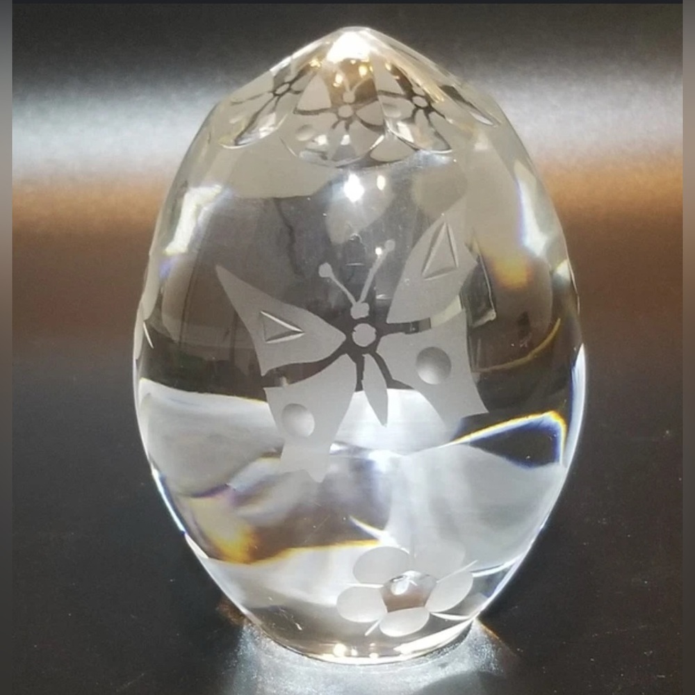 Shannon Ireland Etched Glass Crystal Egg Paperweight - Picture 8 of 9